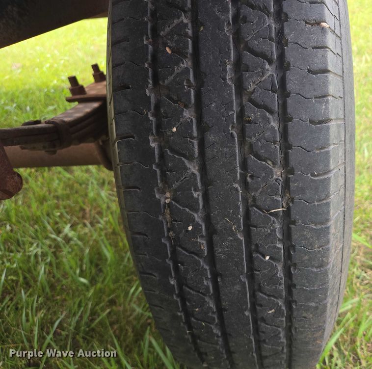 image for item EB1036 1990 flatbed trailer