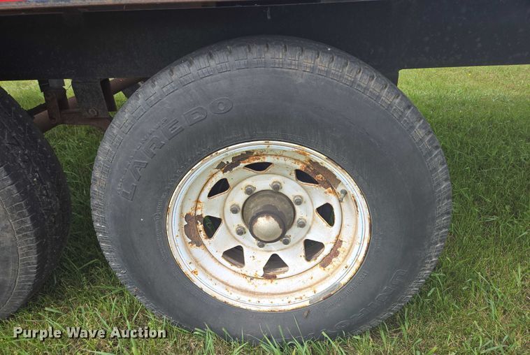 image for item EB1036 1990 flatbed trailer