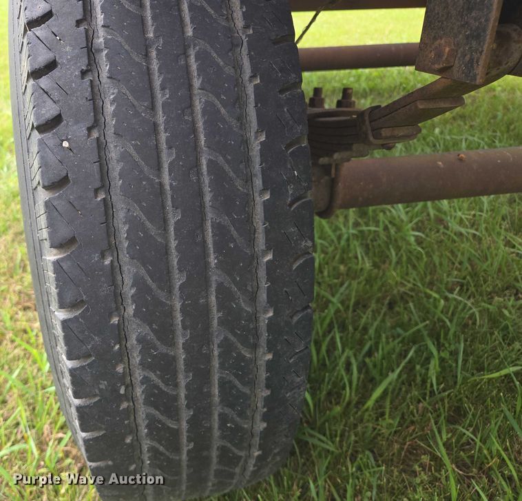 image for item EB1036 1990 flatbed trailer