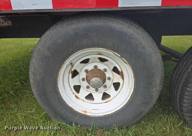 image for item EB1036 1990 flatbed trailer
