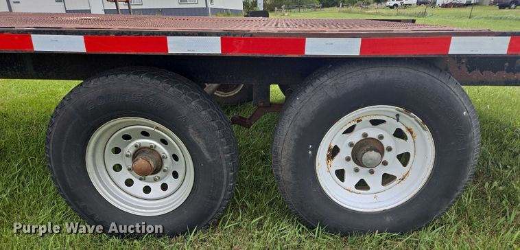 image for item EB1036 1990 flatbed trailer