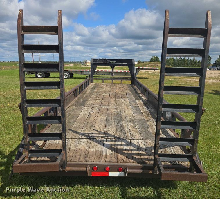 image for item EB1038 2004 Legend 26' Tandem SW GN equipment trailer