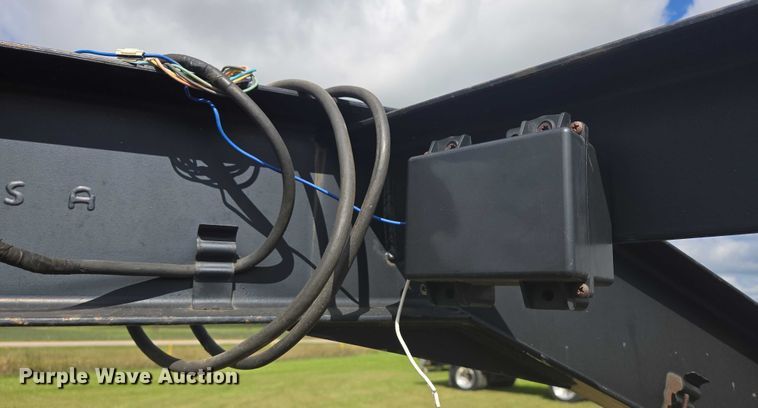 image for item EB1038 2004 Legend 26' Tandem SW GN equipment trailer