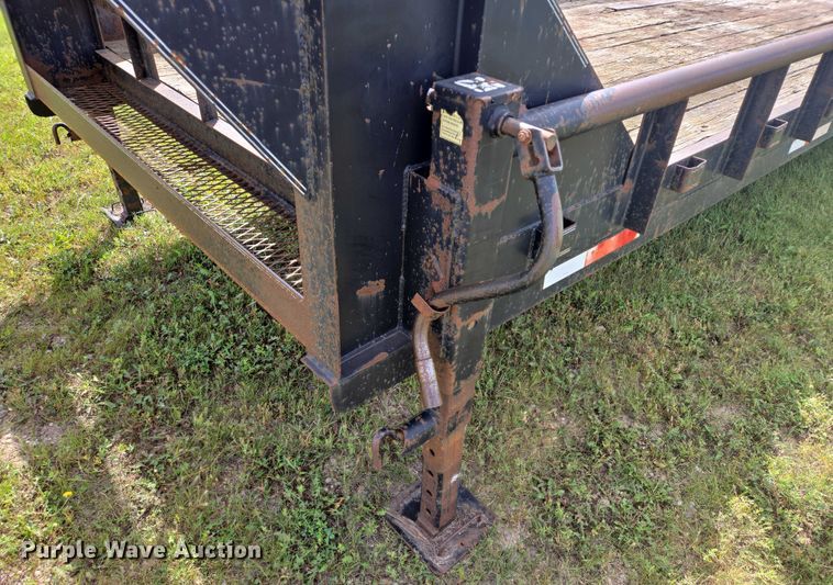 image for item EB1038 2004 Legend 26' Tandem SW GN equipment trailer