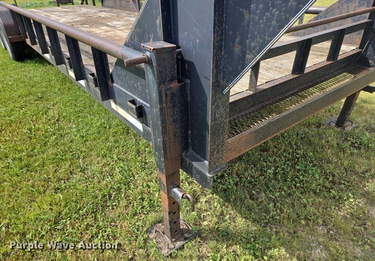 image for item EB1038 2004 Legend 26' Tandem SW GN equipment trailer