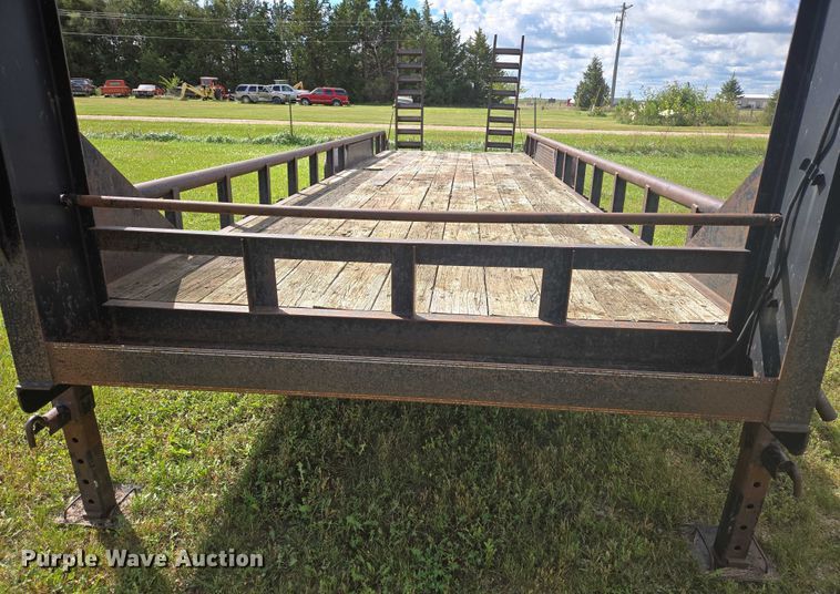 image for item EB1038 2004 Legend 26' Tandem SW GN equipment trailer