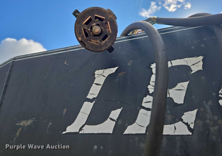 image for item EB1038 2004 Legend 26' Tandem SW GN equipment trailer