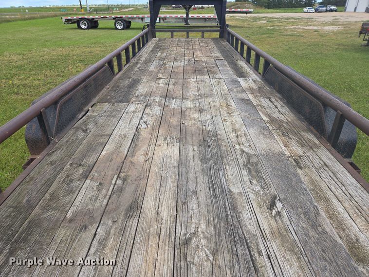 image for item EB1038 2004 Legend 26' Tandem SW GN equipment trailer