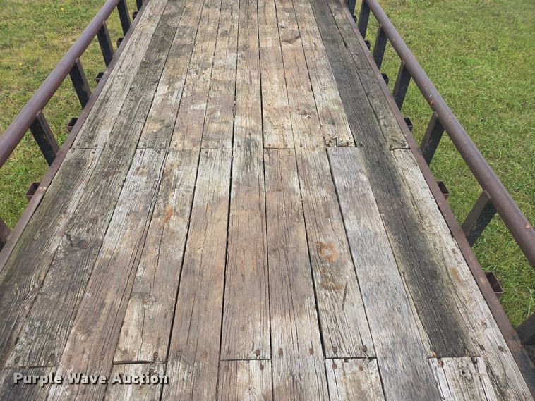 image for item EB1038 2004 Legend 26' Tandem SW GN equipment trailer