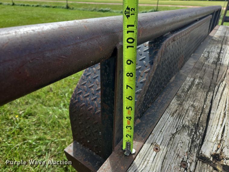 image for item EB1038 2004 Legend 26' Tandem SW GN equipment trailer