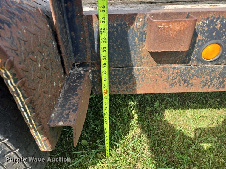 image for item EB1038 2004 Legend 26' Tandem SW GN equipment trailer