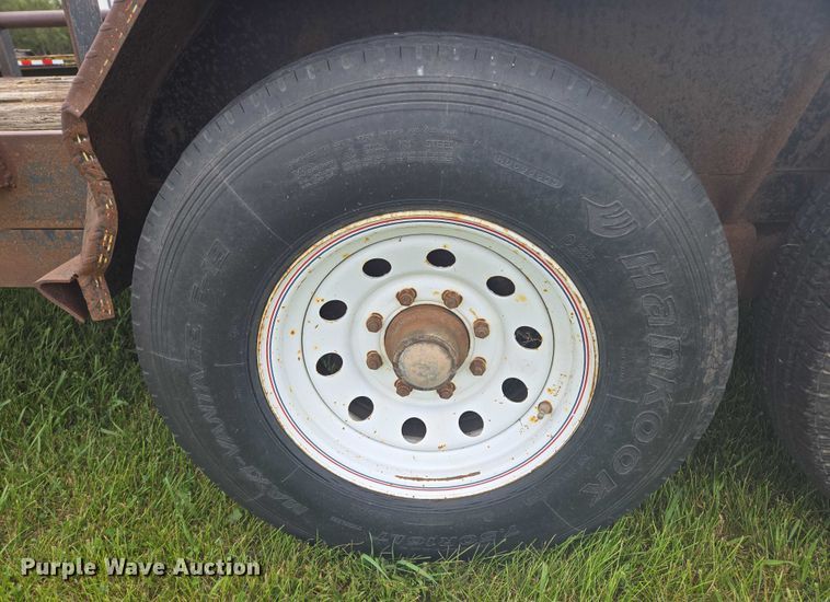 image for item EB1038 2004 Legend 26' Tandem SW GN equipment trailer