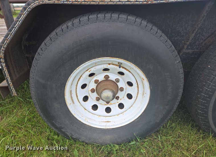 image for item EB1038 2004 Legend 26' Tandem SW GN equipment trailer