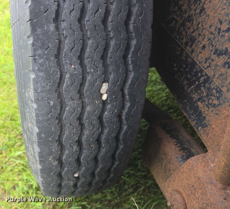 image for item EB1038 2004 Legend 26' Tandem SW GN equipment trailer