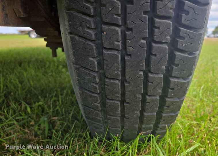 image for item EB1038 2004 Legend 26' Tandem SW GN equipment trailer