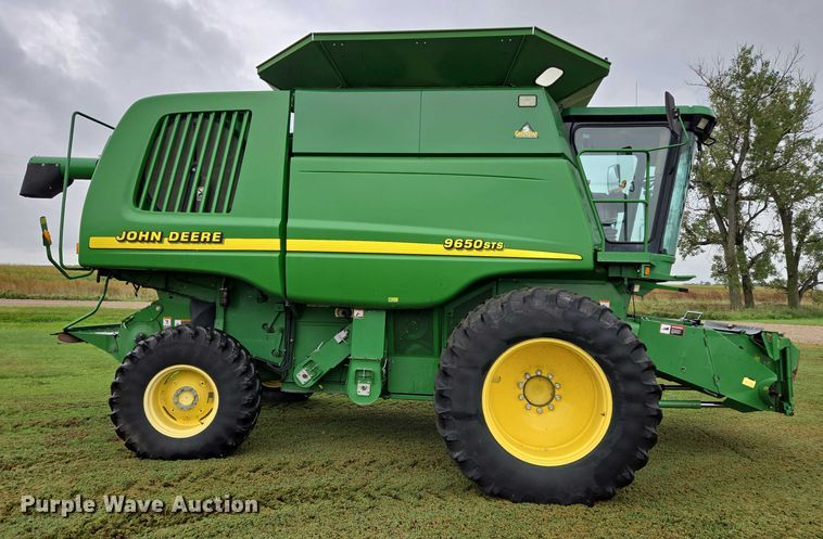 image for item EB1048 2001 John Deere 9650STS combine