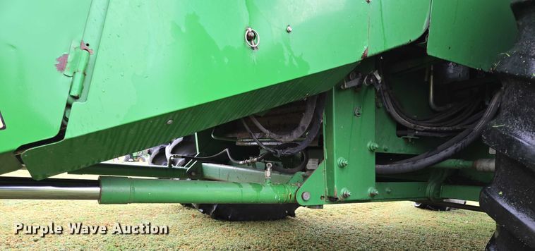 image for item EB1048 2001 John Deere 9650STS combine