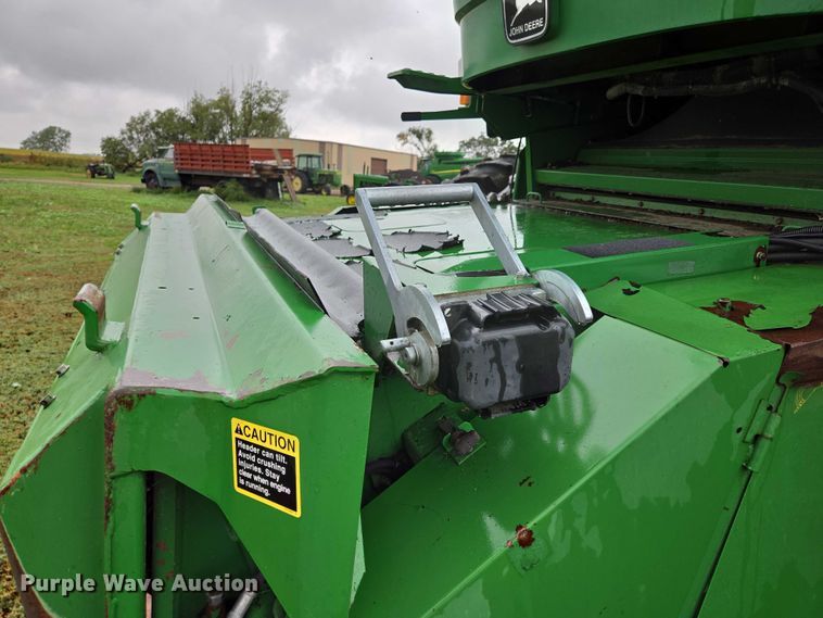 image for item EB1048 2001 John Deere 9650STS combine