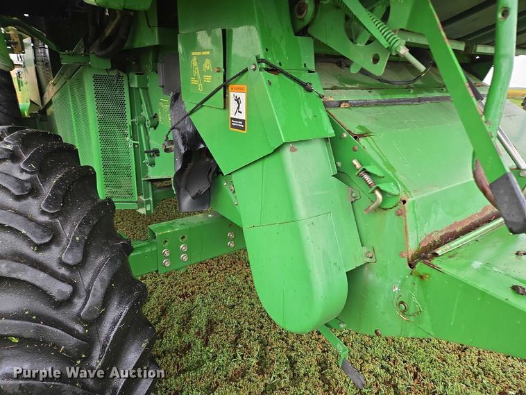 image for item EB1048 2001 John Deere 9650STS combine