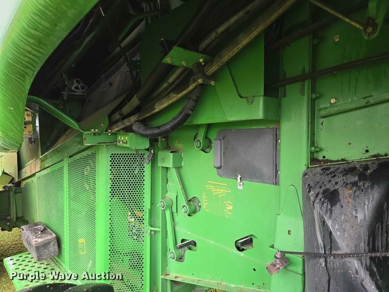 image for item EB1048 2001 John Deere 9650STS combine