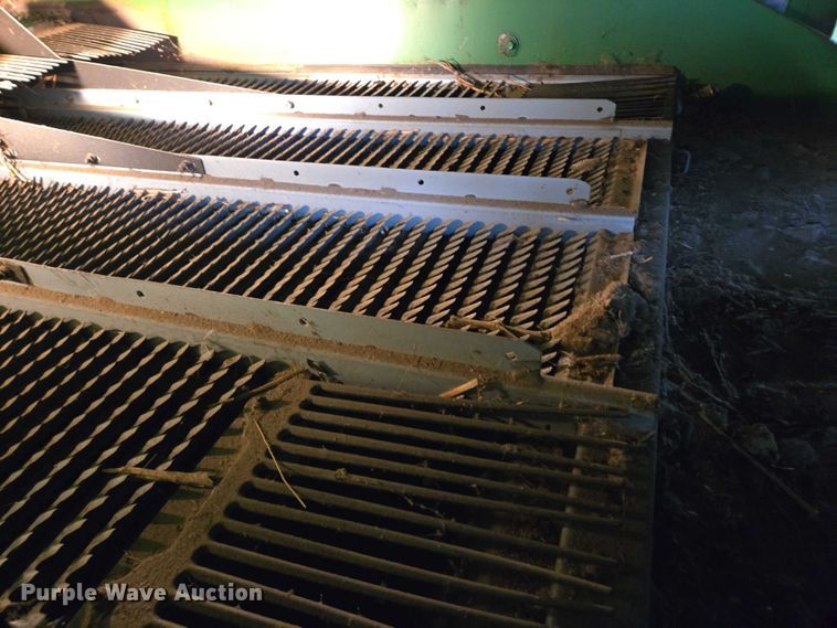 image for item EB1048 2001 John Deere 9650STS combine