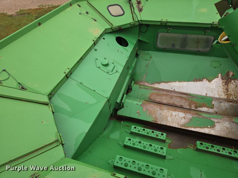 image for item EB1048 2001 John Deere 9650STS combine