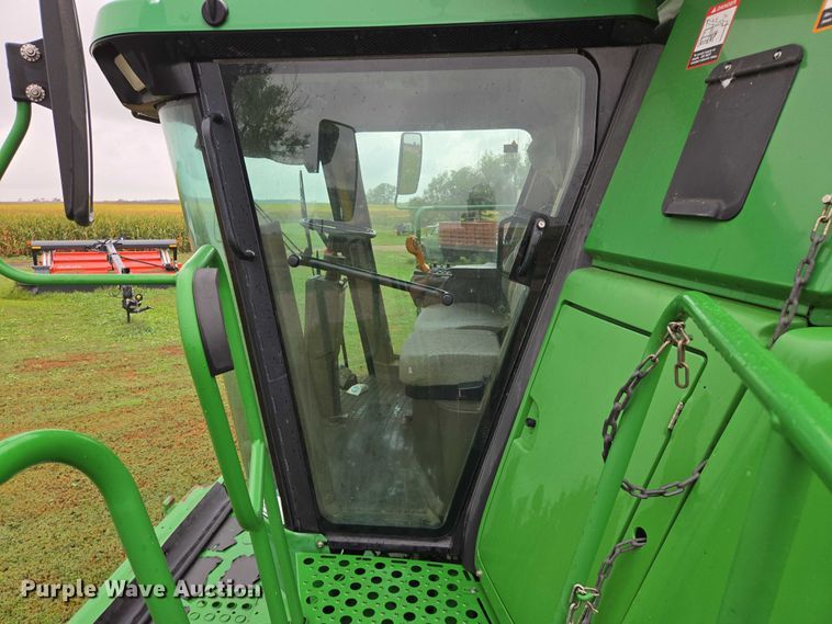 image for item EB1048 2001 John Deere 9650STS combine