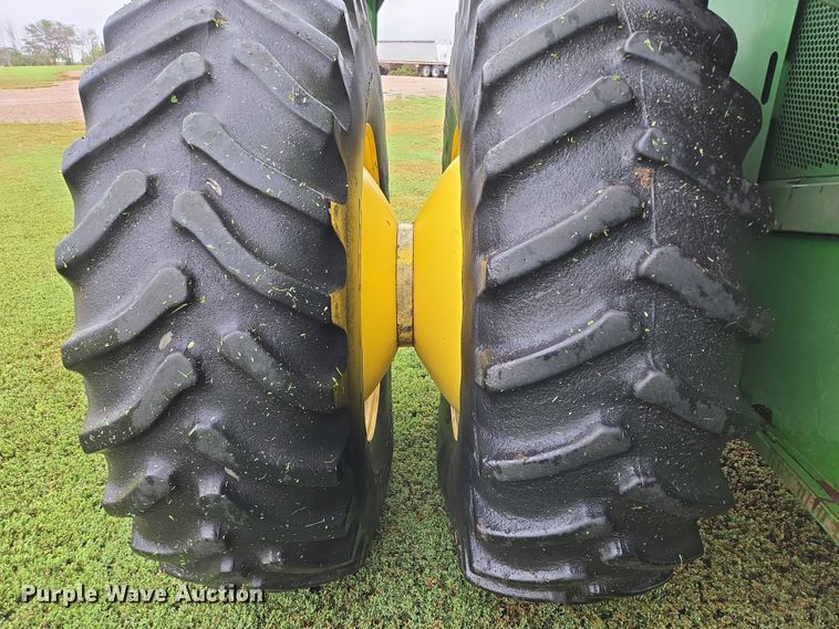 image for item EB1048 2001 John Deere 9650STS combine