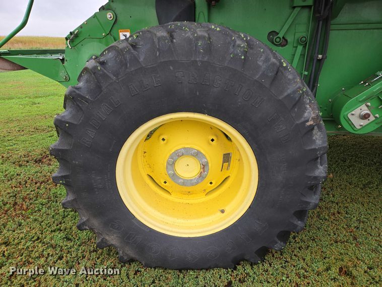 image for item EB1048 2001 John Deere 9650STS combine