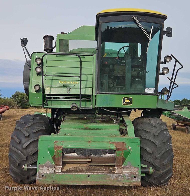 image for item EB8270 1979 John Deere 6620 combine
