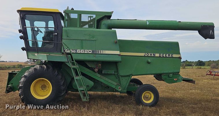 image for item EB8270 1979 John Deere 6620 combine