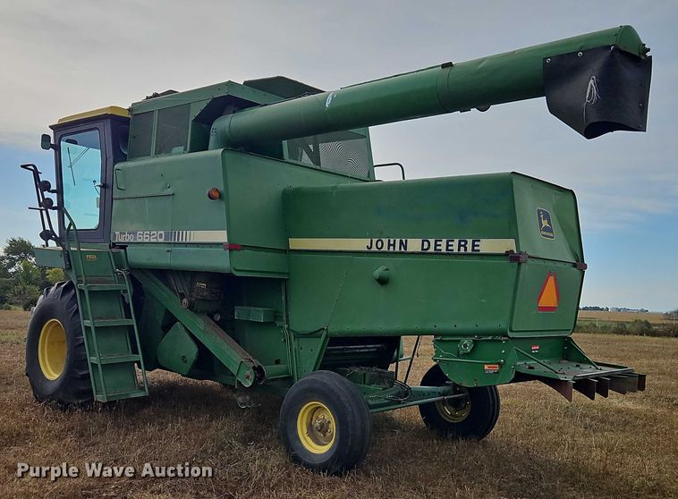image for item EB8270 1979 John Deere 6620 combine