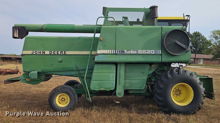 image for item EB8270 1979 John Deere 6620 combine