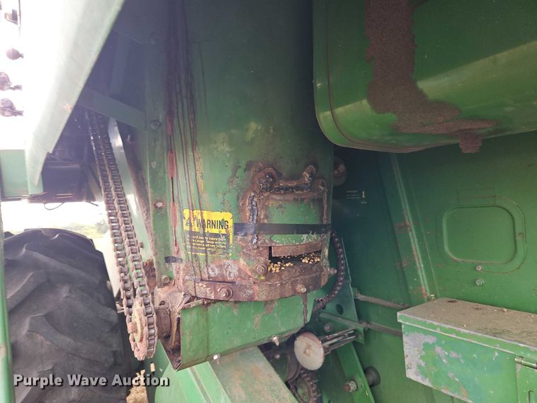image for item EB8270 1979 John Deere 6620 combine