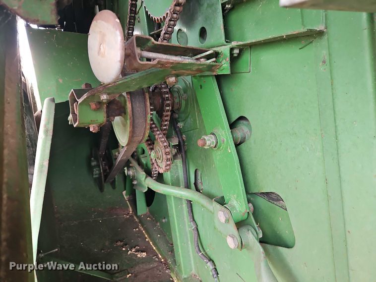 image for item EB8270 1979 John Deere 6620 combine
