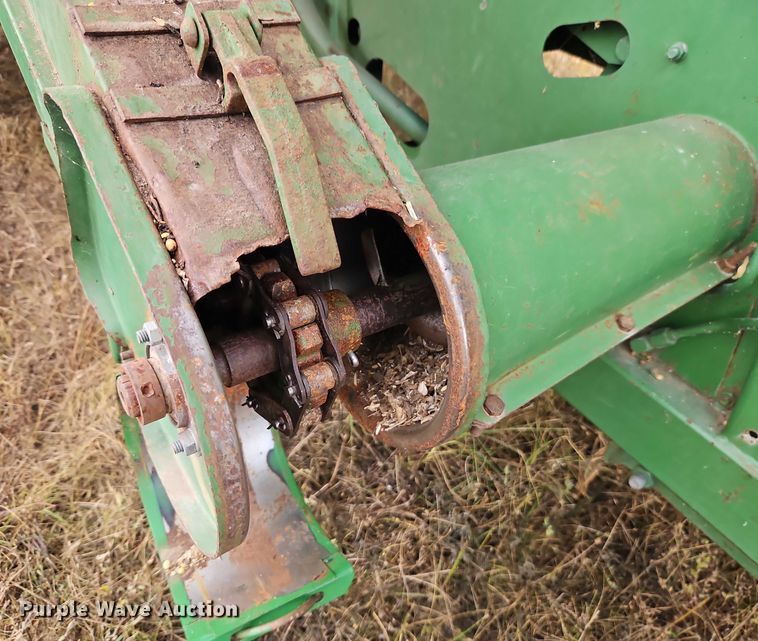 image for item EB8270 1979 John Deere 6620 combine