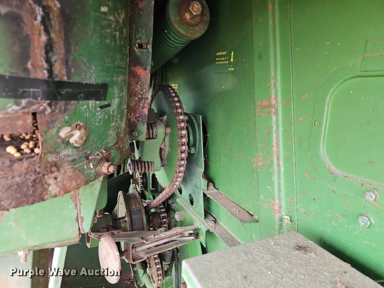 image for item EB8270 1979 John Deere 6620 combine