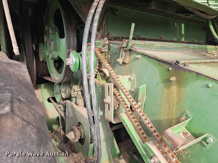 image for item EB8270 1979 John Deere 6620 combine