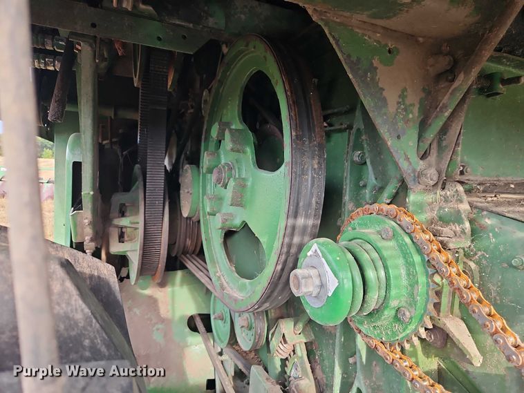 image for item EB8270 1979 John Deere 6620 combine