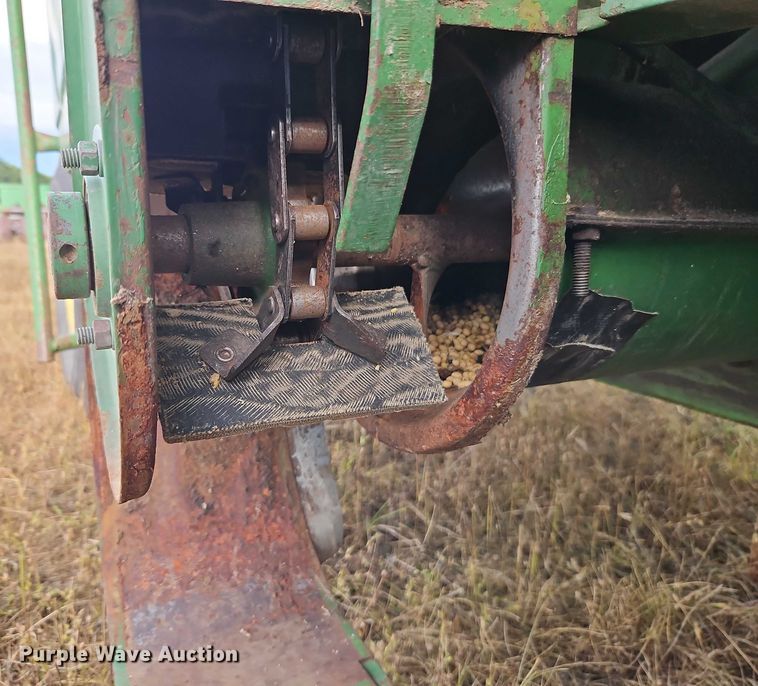 image for item EB8270 1979 John Deere 6620 combine