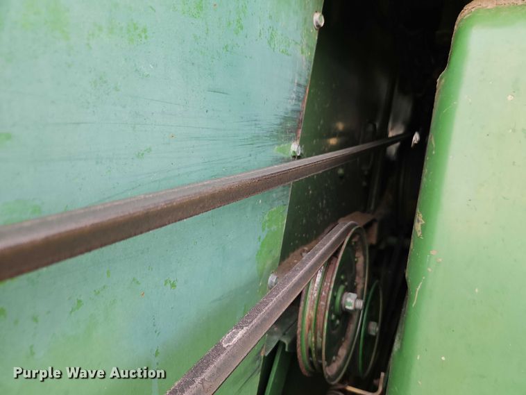 image for item EB8270 1979 John Deere 6620 combine