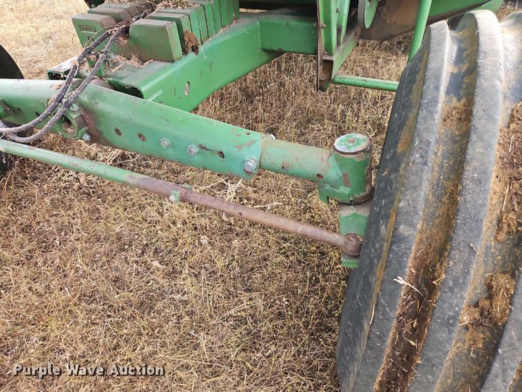 image for item EB8270 1979 John Deere 6620 combine