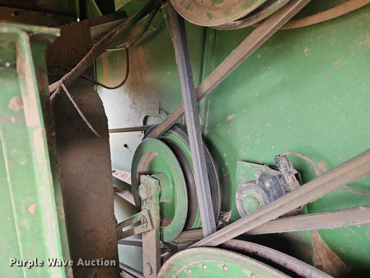 image for item EB8270 1979 John Deere 6620 combine