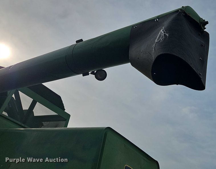 image for item EB8270 1979 John Deere 6620 combine