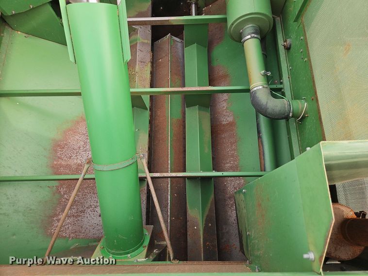 image for item EB8270 1979 John Deere 6620 combine