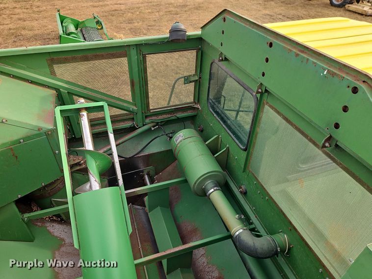 image for item EB8270 1979 John Deere 6620 combine