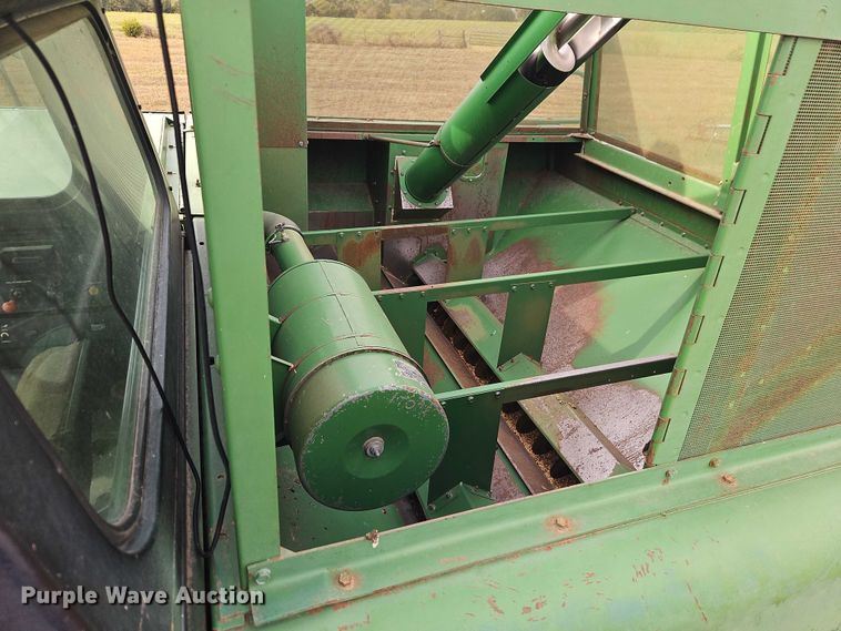 image for item EB8270 1979 John Deere 6620 combine