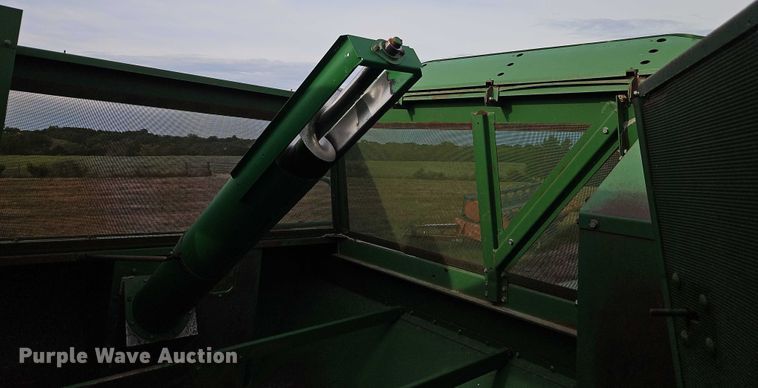 image for item EB8270 1979 John Deere 6620 combine