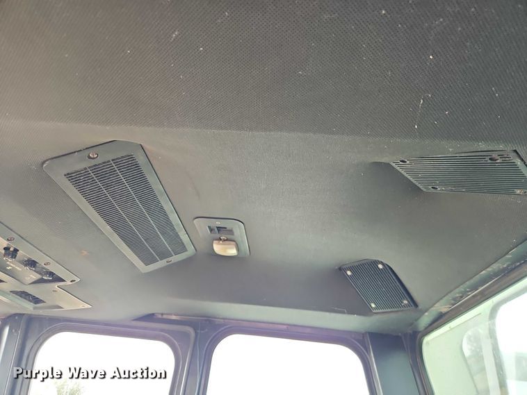 image for item EB8270 1979 John Deere 6620 combine