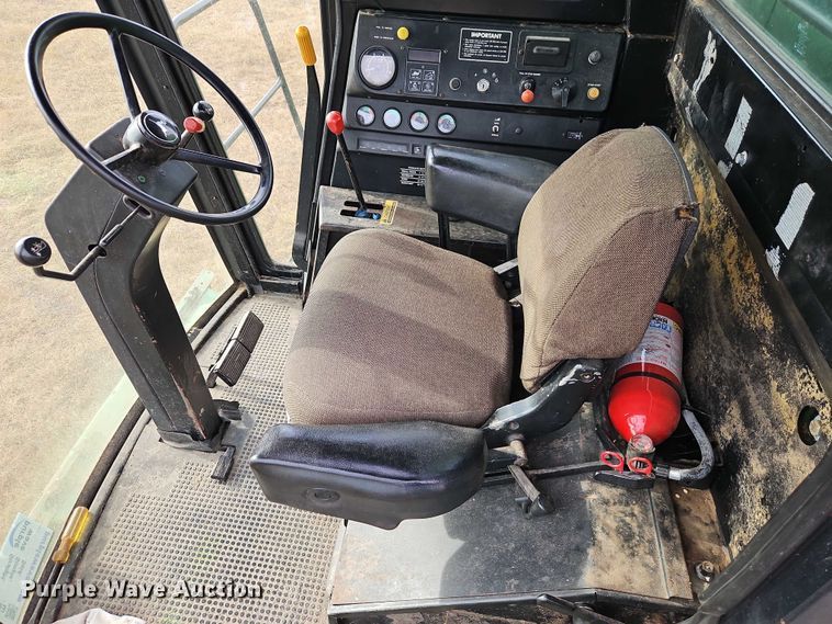 image for item EB8270 1979 John Deere 6620 combine